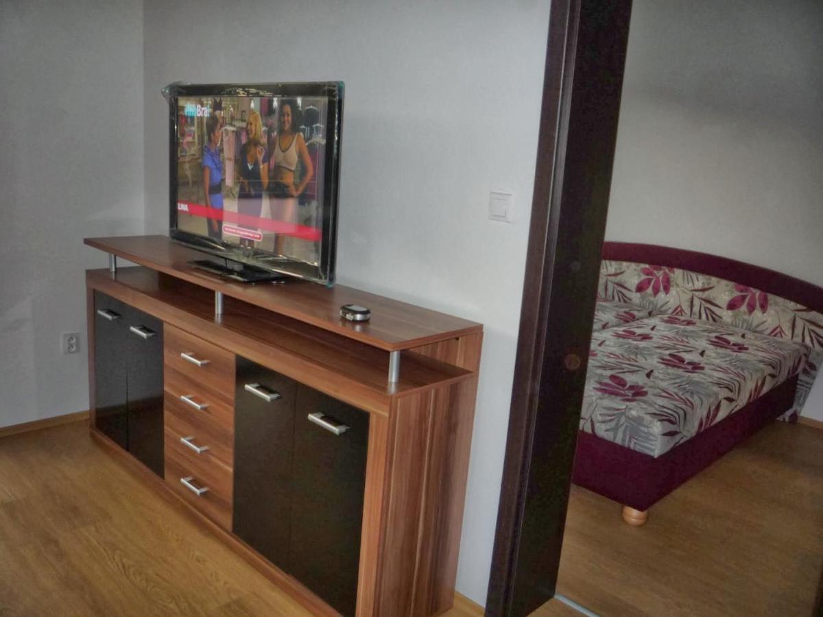 Iris Apartment *